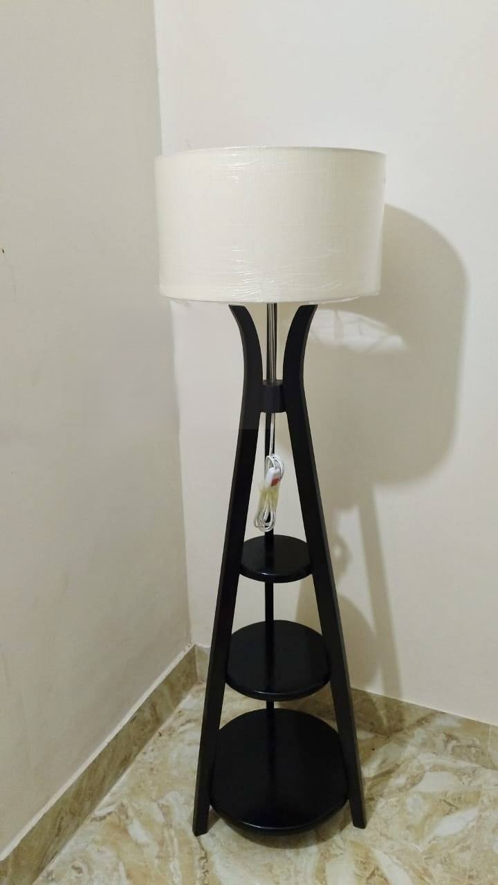 Wooden floor lamp carvy